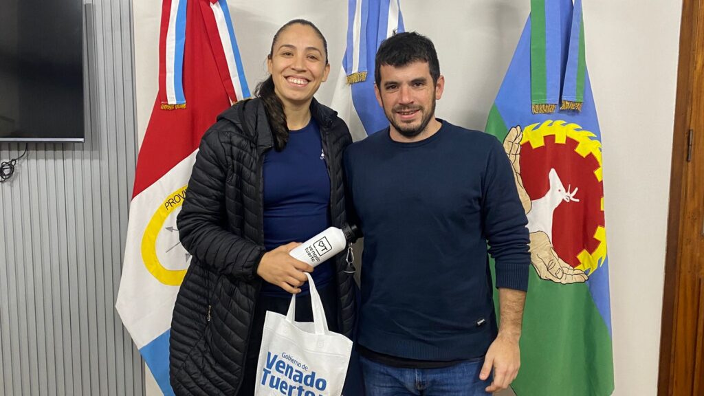 El Intendente Chiarella recibió a Emilce Mimi Sosa, figura del Voley Nacional