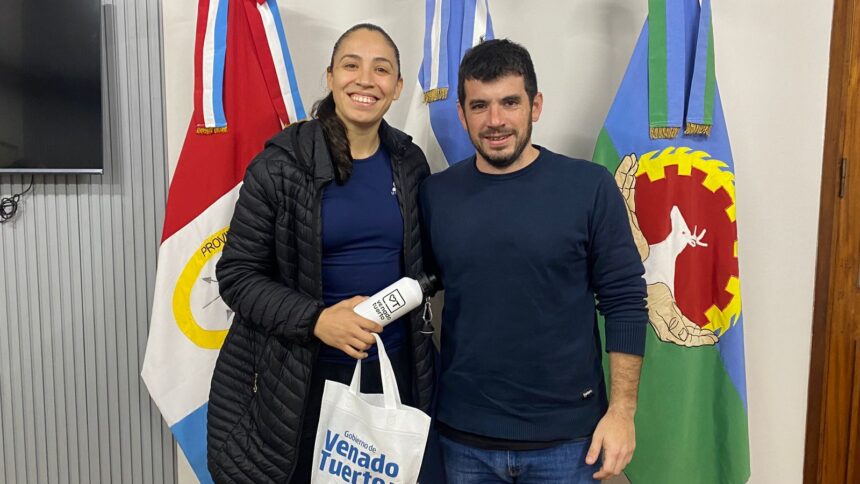 El Intendente Chiarella recibió a Emilce Mimi Sosa, figura del Voley Nacional