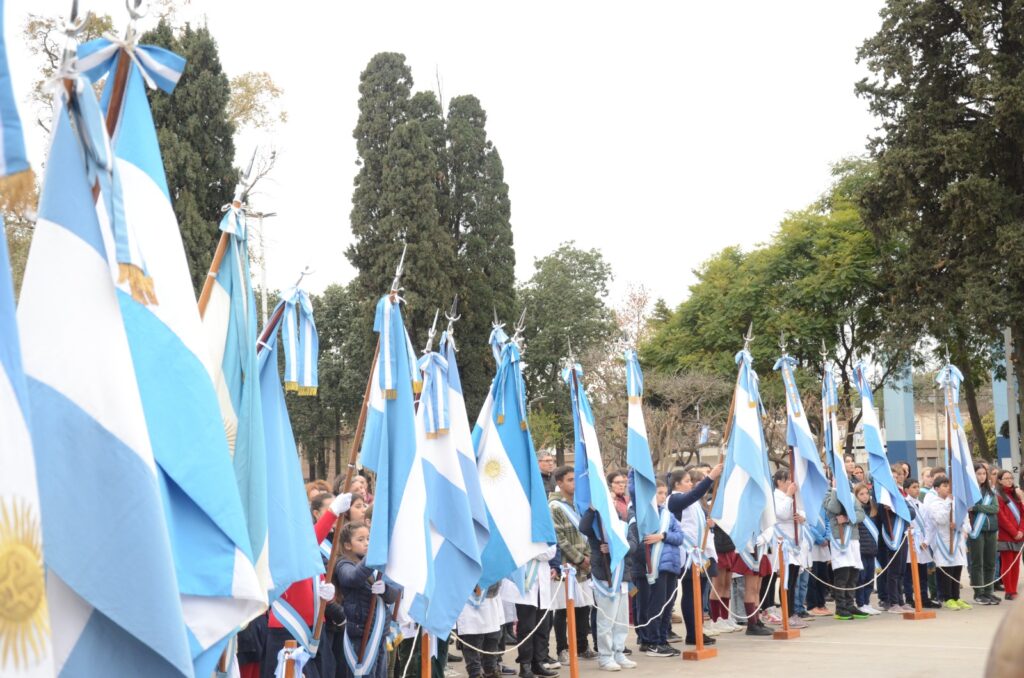 Autoridades y comunidad homenajearon al General Belgrano en el Día de la Bandera