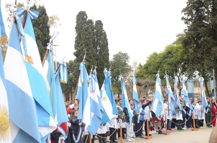 Autoridades y comunidad homenajearon al General Belgrano en el Día de la Bandera