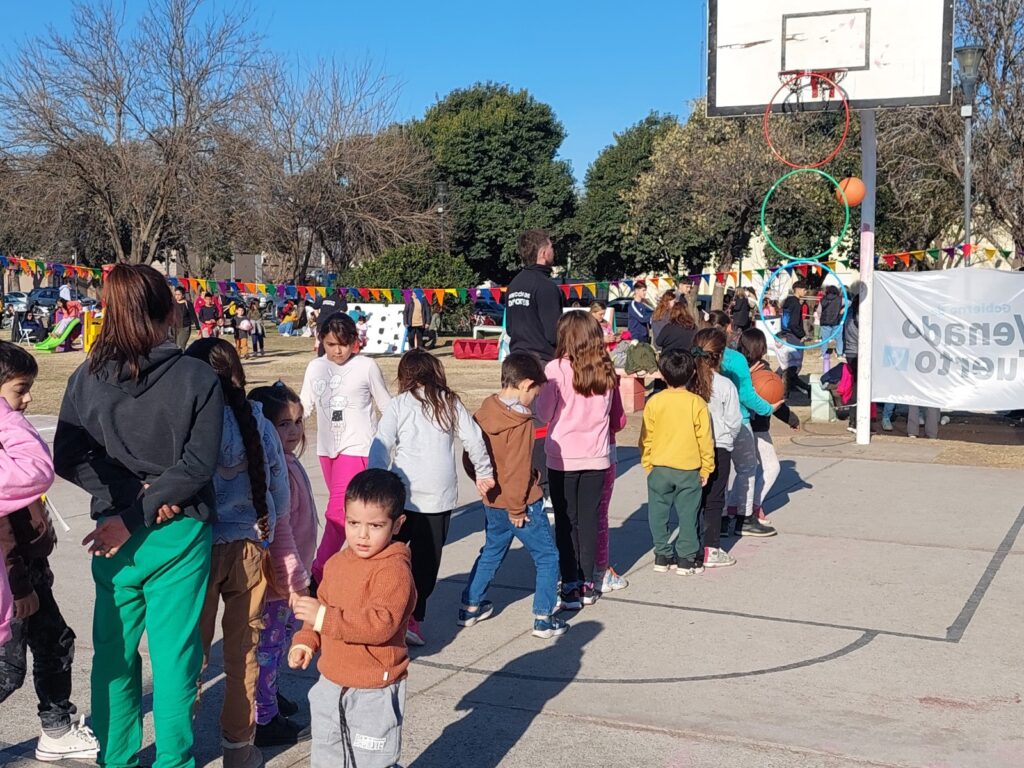 Vacaciones de invierno: Gran convocatoria en el playón del Parque de la Niñez