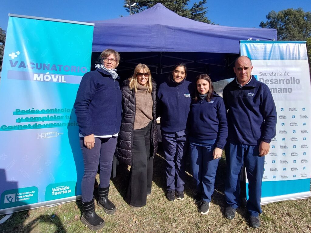 El vacunatorio móvil pasó por plaza del Villa Casey con su programa de inmunizaciones