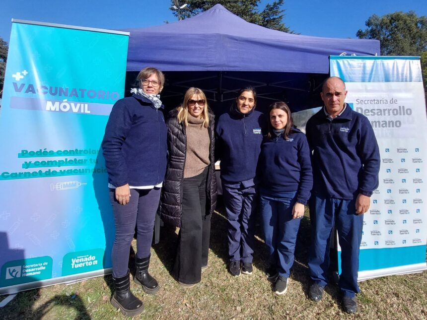 El vacunatorio móvil pasó por plaza del Villa Casey con su programa de inmunizaciones