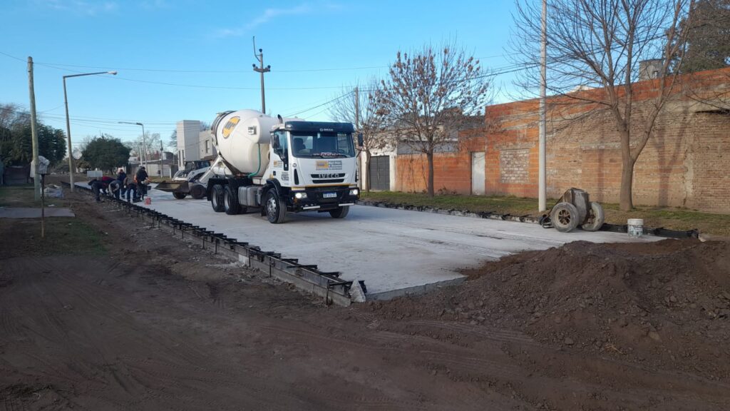 El Gobierno municipal trabaja en el hormigonado de cordones en distintos barrios