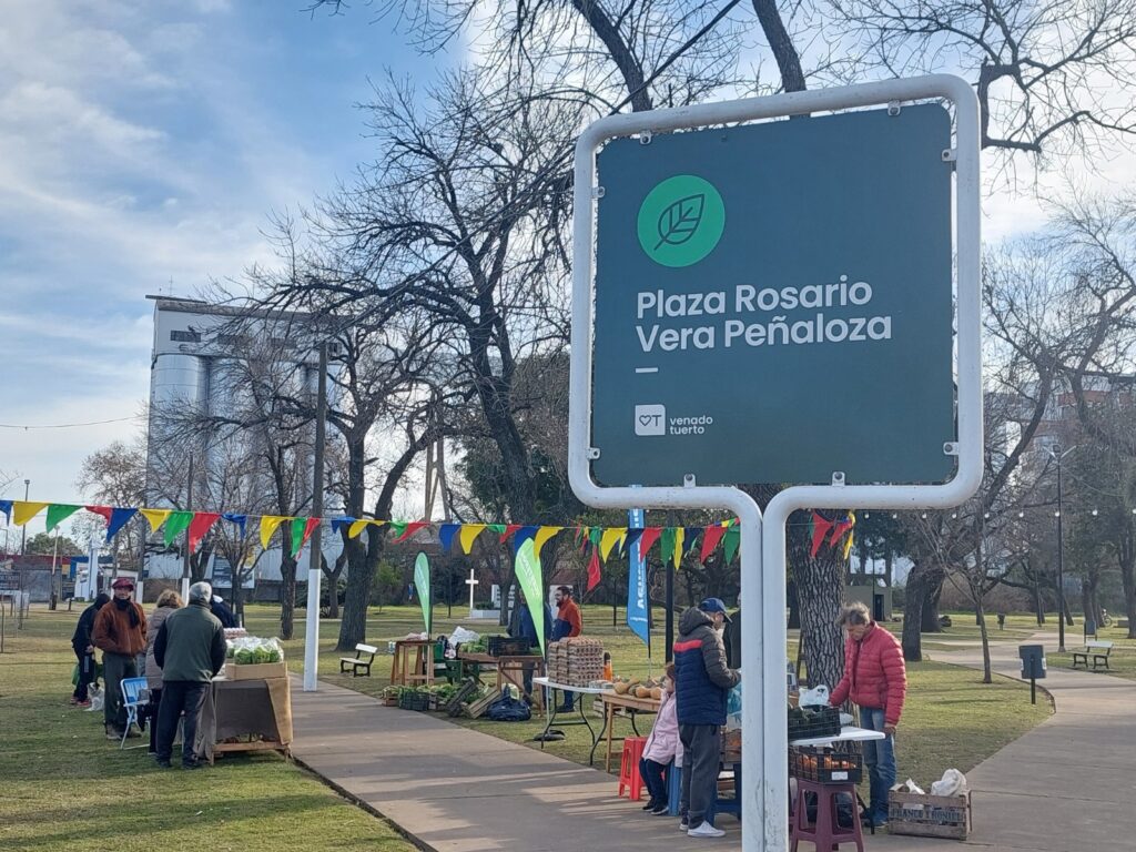 Cultivos hidropónicos, una propuesta de “Huerteros en tu Barrio” en plaza Vera Peñaloza
