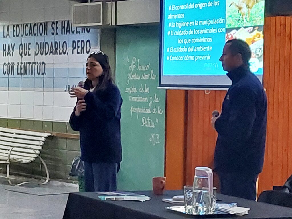 Jornada de conocimiento y reflexión sobre zoonosis en la EESO Nº 446