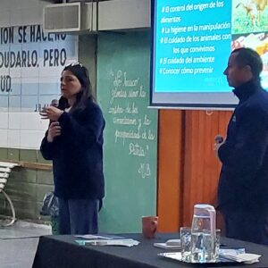 Jornada de conocimiento y reflexión sobre zoonosis en la EESO Nº 446