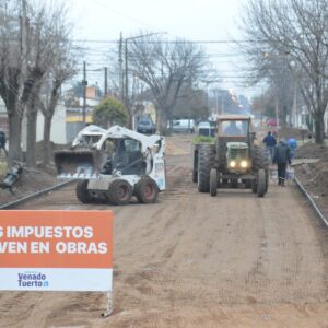 Más obras de pavimento: trabajos de moldeo en Lavalle entre Larriera y Maestros Argentinos