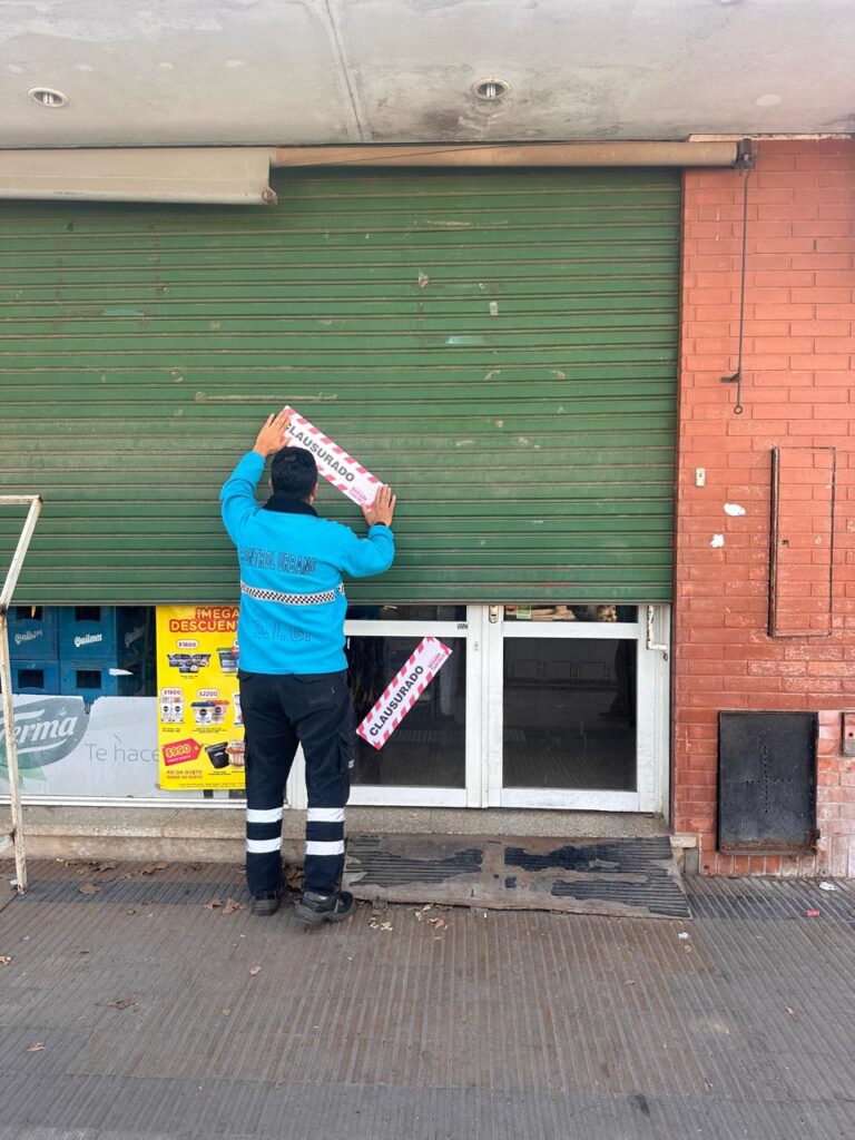 Clausuran por falta de habilitación un supermercado chino en Belgrano al 2000
