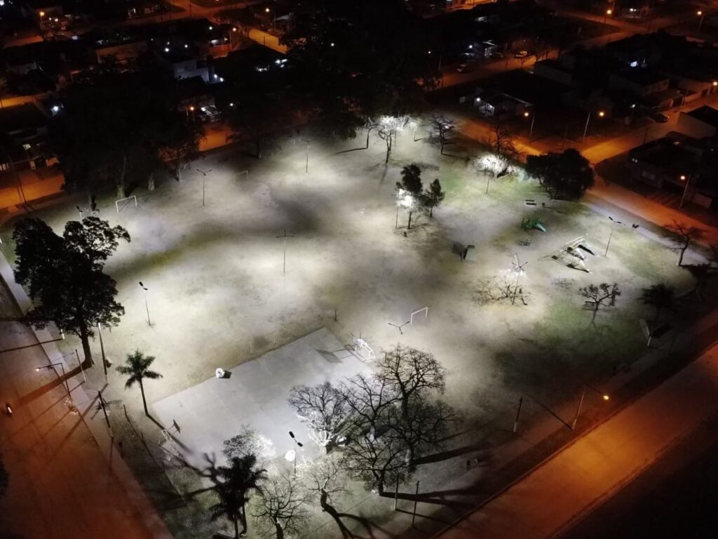 Luces led y obras en la plaza del Inmigrante