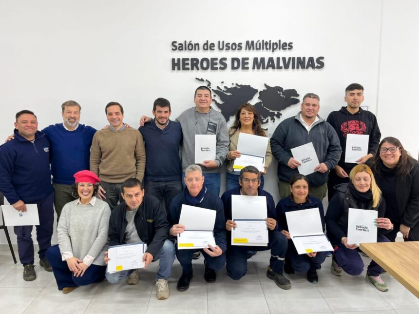 Más trabajadores municipales recibieron su título a través del programa “Terminá la Secundaria”