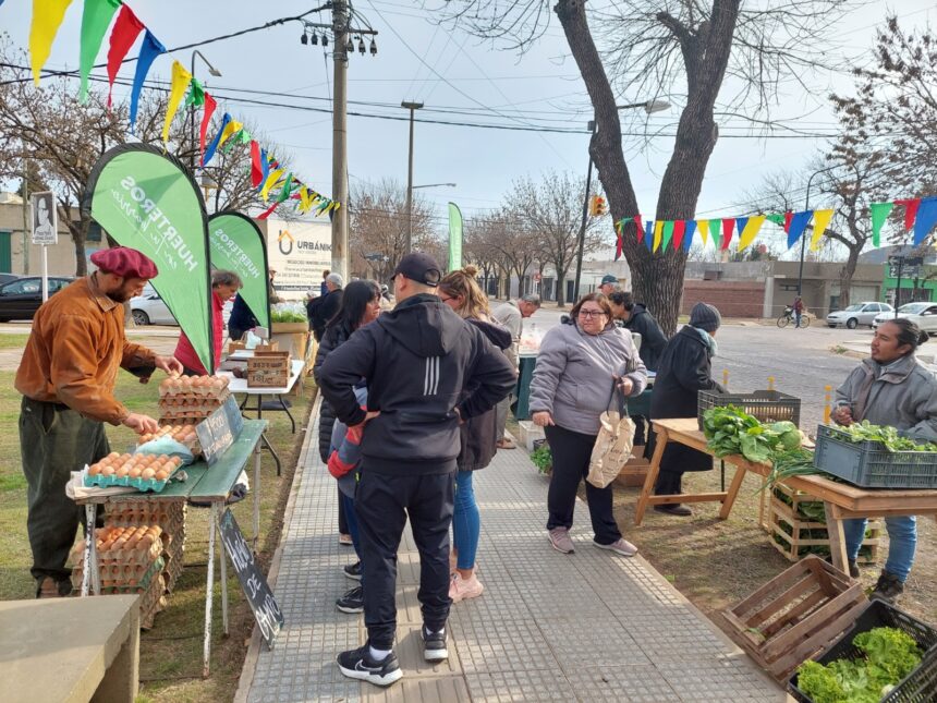 Jornada de “Huerteros en tu Barrio” en plaza Italia con Ecocanje