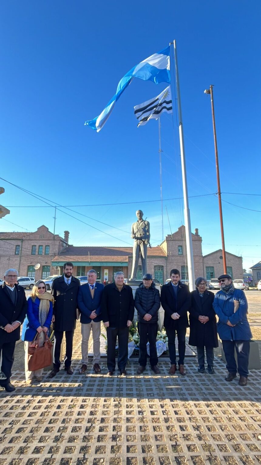 Homenaje a Cayetano Silva en Aniversario de su Natalicio, con la presencia del embajador uruguayo