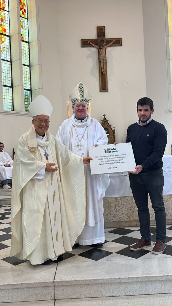 El Intendente declaró Visitante Ilustre al Nuncio Apostólico durante celebración en la Catedral