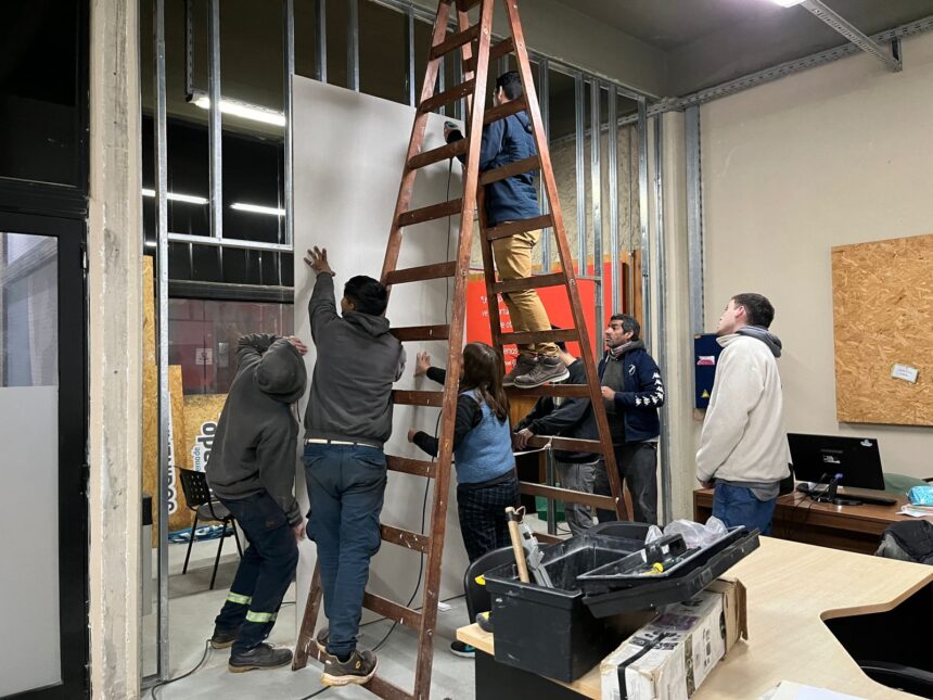 Más capacitación, más oportunidades: prácticas del curso de Auxiliar en Construcción en Seco Más capacitación, más oportunidades: prácticas del curso de Auxiliar en Construcción en Seco