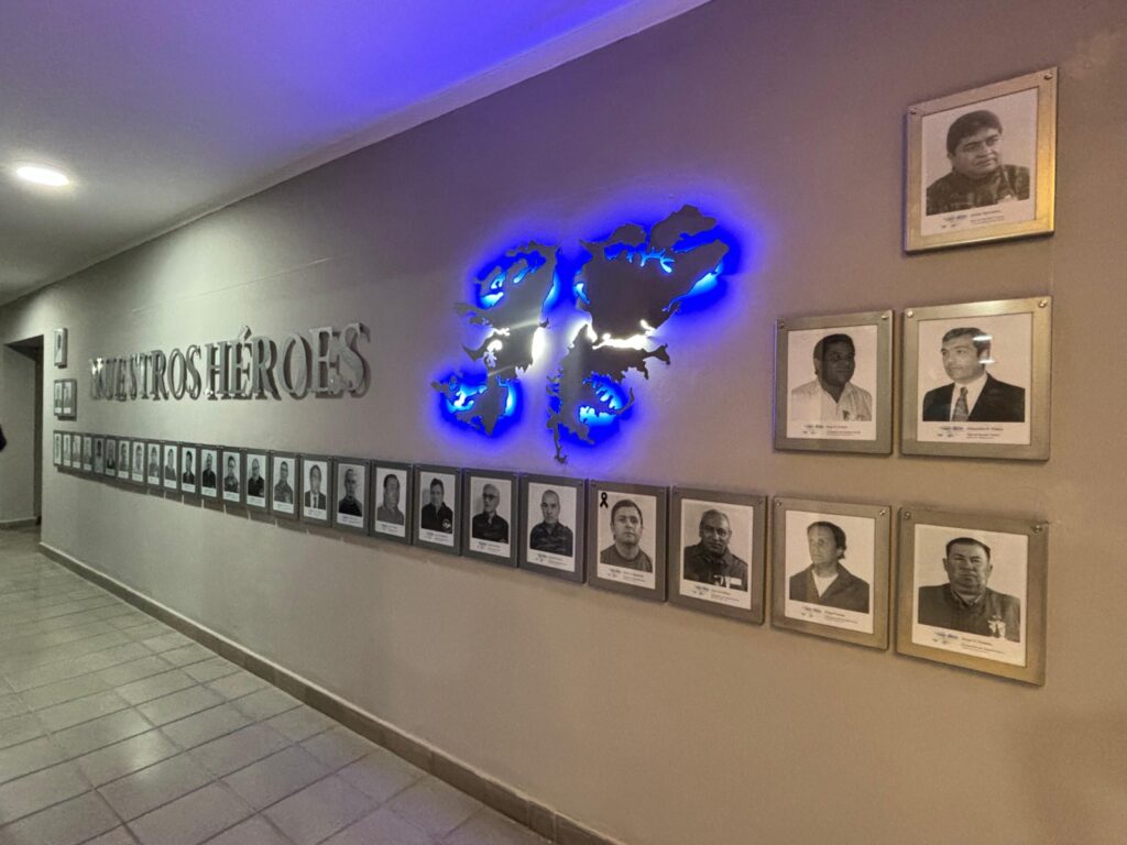 Emotiva ceremonia de puesta en valor de la galería “Héroes de Malvinas”