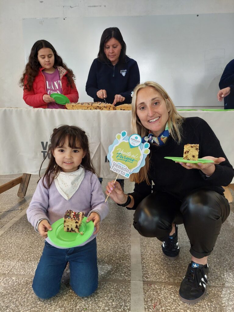 La feria dominguera se despidió del gimnasio de la Escuela 496 y vuelve al Parque Municipal