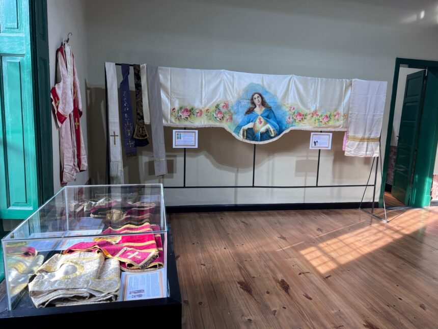 En la Casa Museo quedó inaugurada la muestra de Objetos Religiosos Antiguos