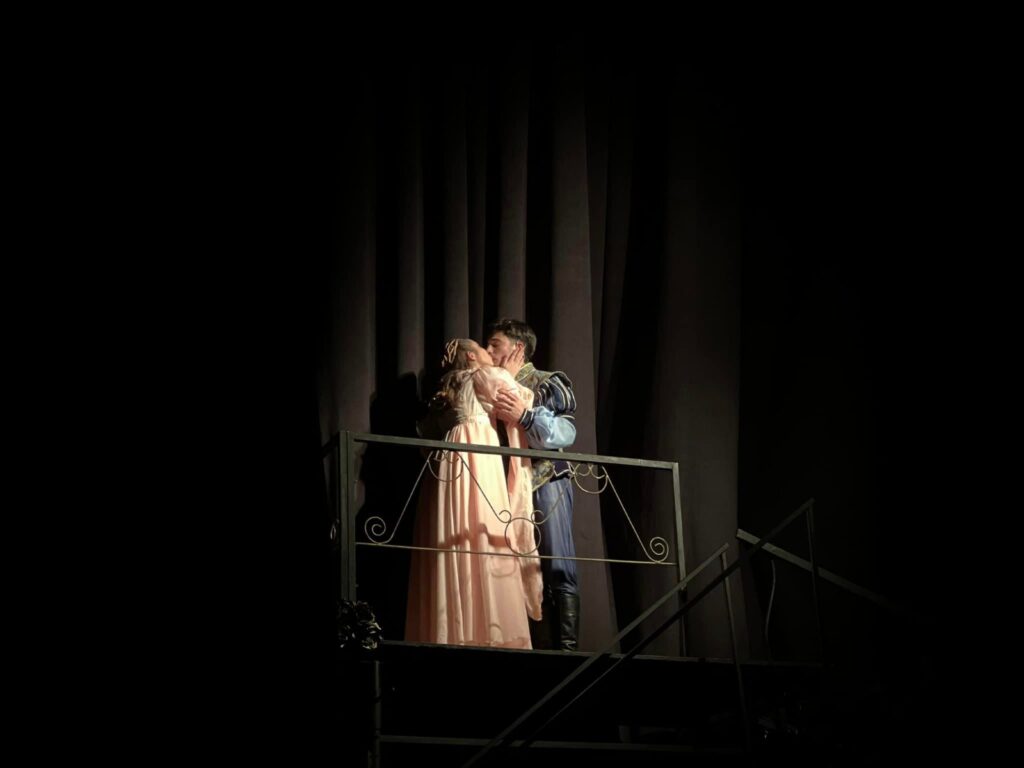 Escuela Municipal de Teatro Musical: reestreno a sala llena de “Romeo y Julieta, del odio al amor”