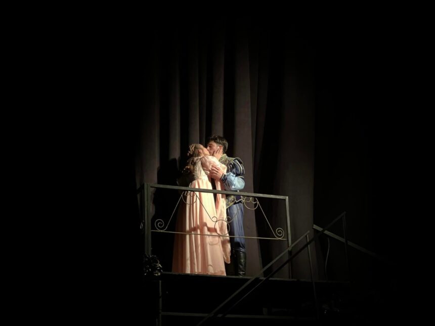 Escuela Municipal de Teatro Musical: reestreno a sala llena de “Romeo y Julieta, del odio al amor”