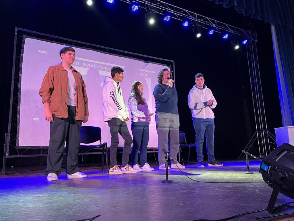 Más herramientas y oportunidades: una obra teatral de capacitación laboral para jóvenes