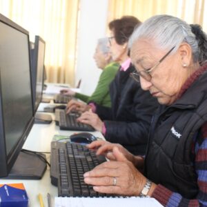 Curso de Alfabetización Digital para Adultos Mayores en el CIC