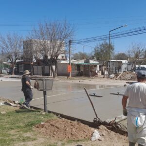 Hormigonado de bocacalle en obra de pavimento de Pinto Lucero y Derqui