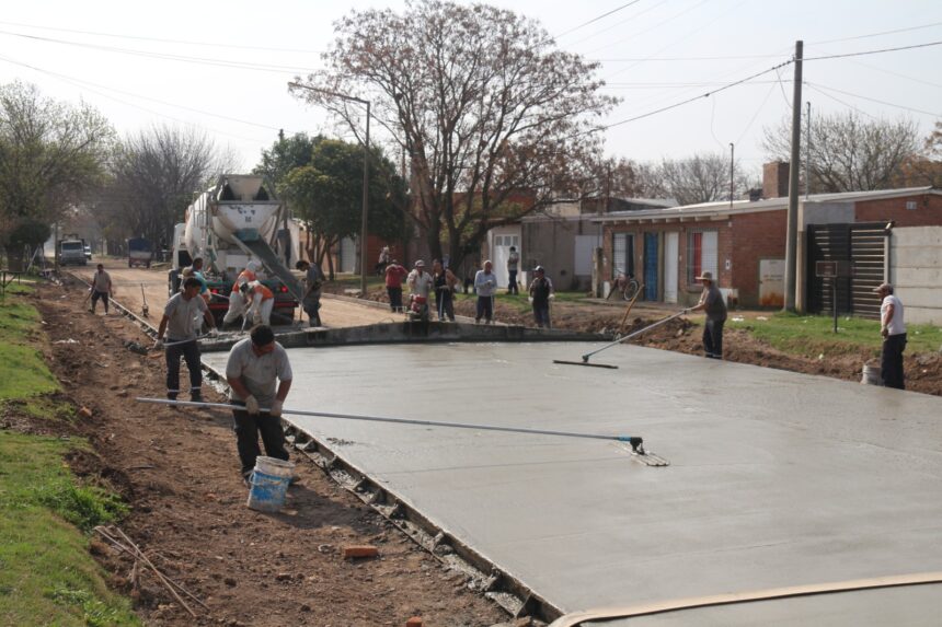 Pavimentación de tramo de calle Italia, entre Leoncio de la Barrera y Basualdo