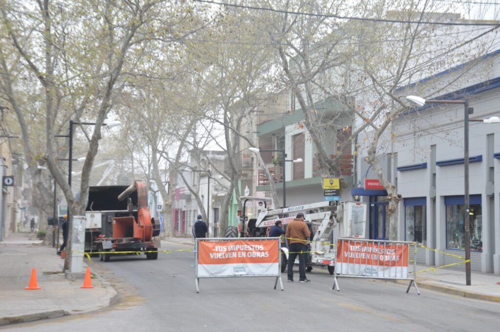 El Gobierno Municipal refuerza las tareas de corte de pasto y desmalezado