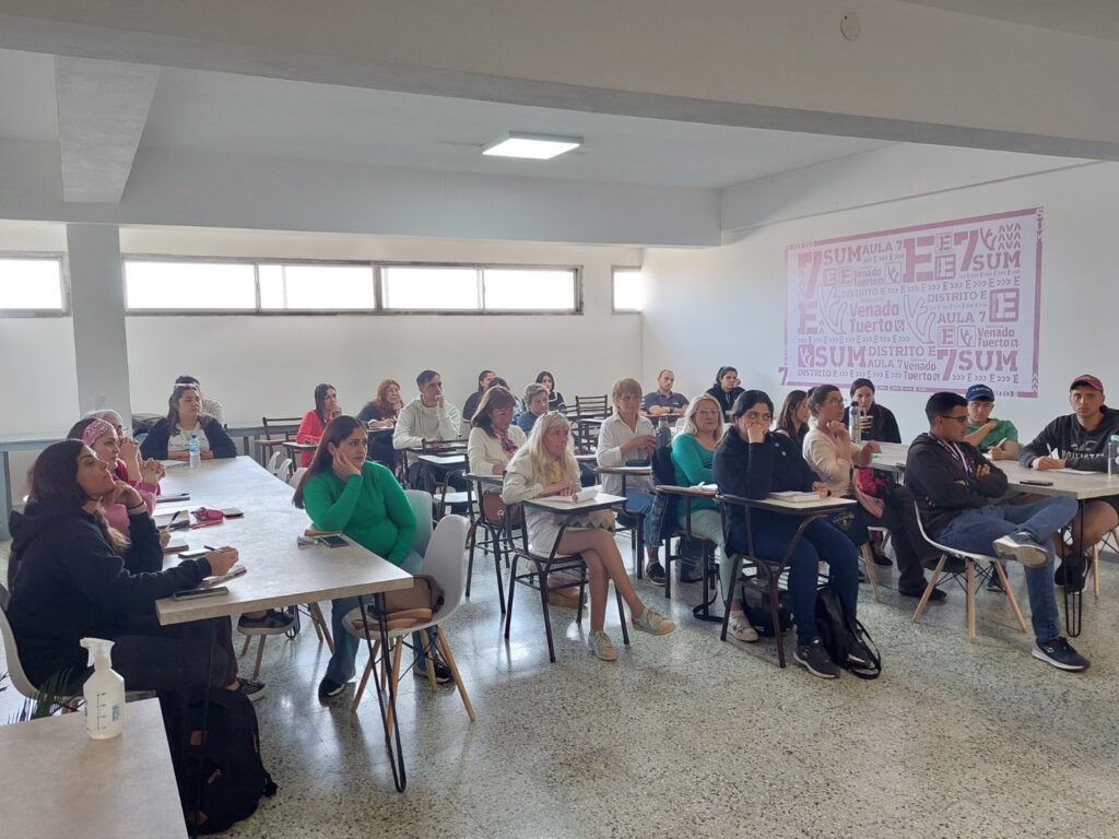 Emprendedores se capacitaron en conceptos y técnicas de la oratoria