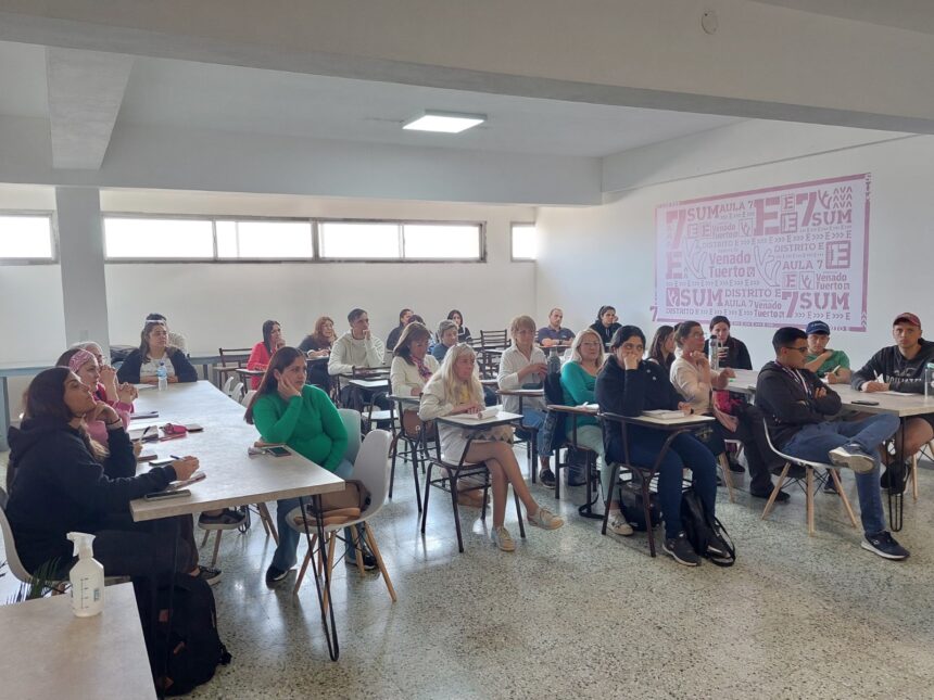 Emprendedores se capacitaron en conceptos y técnicas de la oratoria