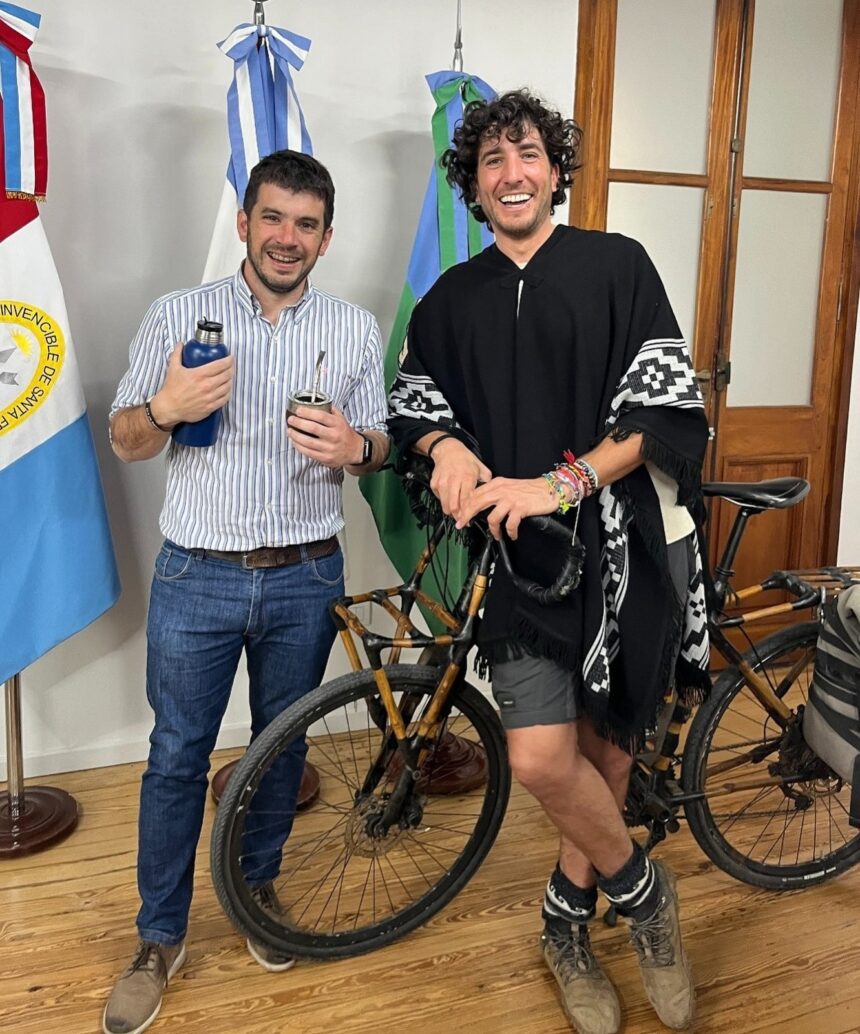 El intendente recibió a Fede Farrell, ejemplo de perseverancia a bordo de su bicicleta