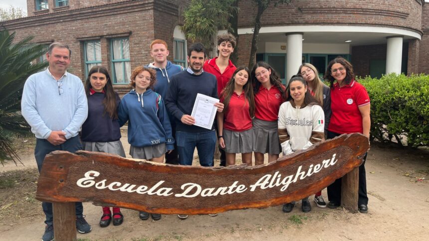 “Diputados por un Día”: alumnos de la dante entregaron al Intendente Declaratoria de Interés para la Planta de Tratamiento