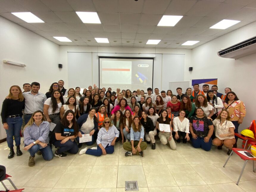 El intendente felicitó a mujeres que se capacitaron para la inserción laboral