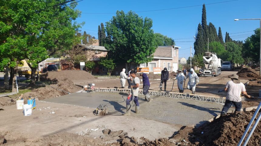 Más obras en la ciudad: Las cuadrillas municipales hormigonan bocacalles y cordones