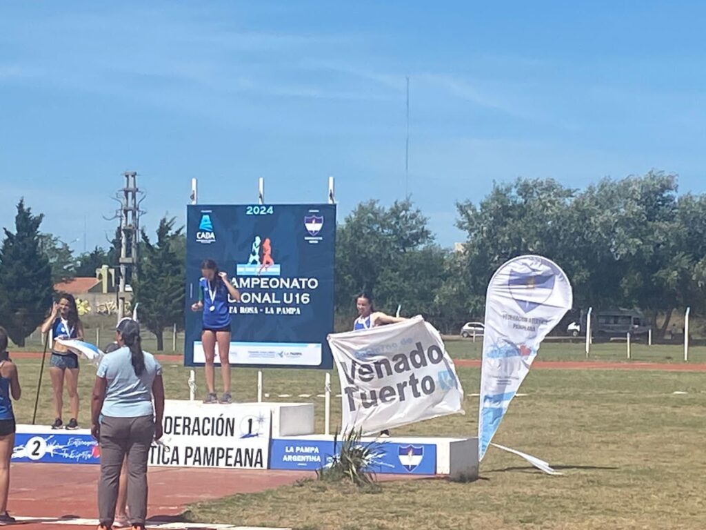Destacada participación en atletismo de la joven Camila Vilanova
