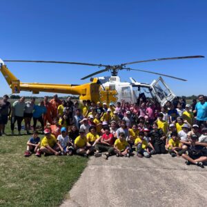 Los alumnos de la colonia municipal de invierno visitaron el Aeroclub de la ciudad