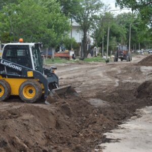 El municipio trabaja en el hormigonado de cordones en calle Junín