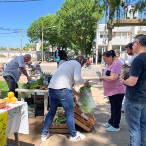 Feria de Huerteros y canje de reciclables por ecomonedas en plaza Vera Peñaloza