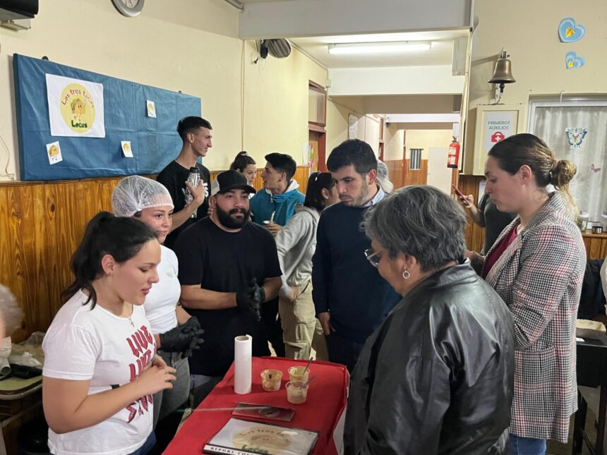 Apoyo del Gobierno de Venado Tuerto a la Feria de Microemprendimiento de la EEMPA Nº 1013