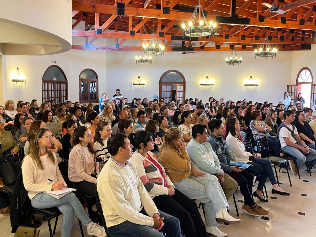 Gran convocatoria en charla sobre salud emocional brindada por destacado especialista