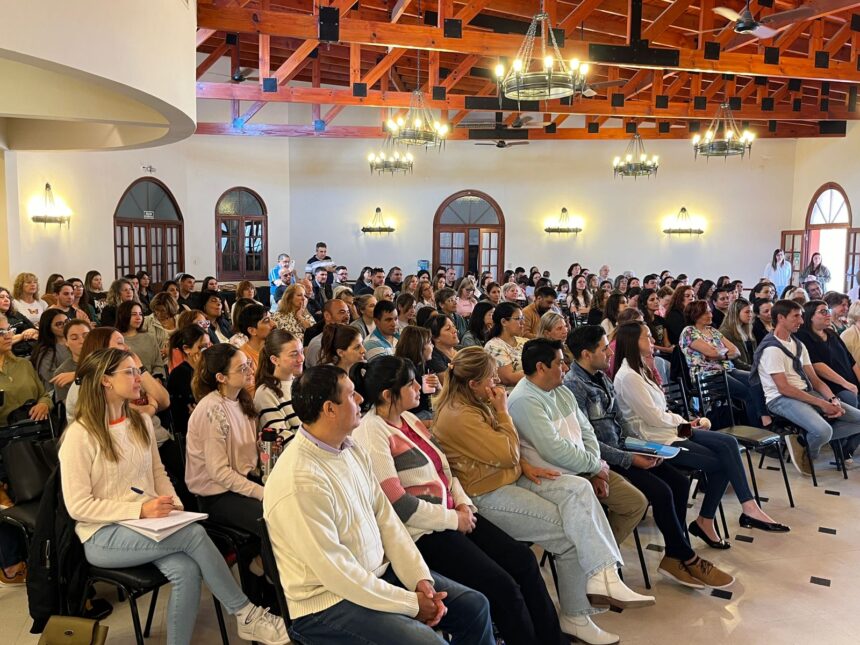 Gran convocatoria en charla sobre salud emocional brindada por destacado especialista