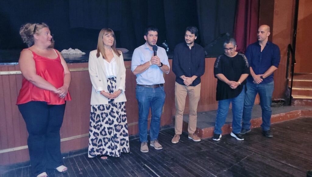 La ministra Rueda y el intendente Chiarella encabezaron la apertura de la Fiesta Provincial del Teatro