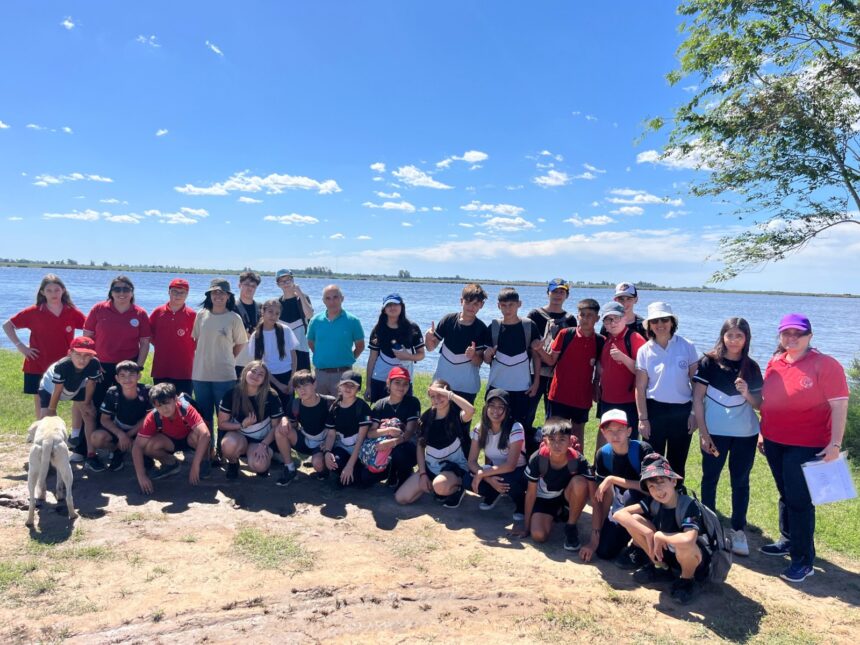 Jóvenes con compromiso ambiental: alumnos de la Dante Alighieri visitaron la Laguna El Hinojo