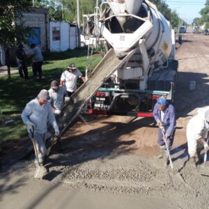 El gobierno municipal suma una nueva cuadra de pavimento al barrio San Vicente