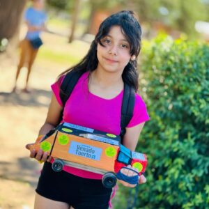 Los alumnos de la Colonia Municipal disfrutaron de una simpática carrera de autos a piolín