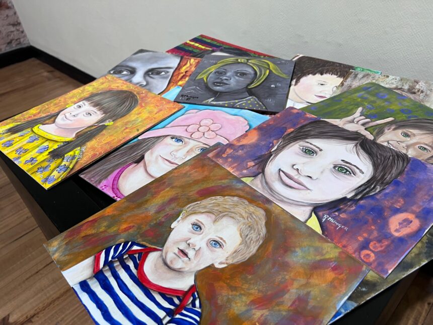 Rossana Münger inauguró su muestra “Abrigar la Infancia” con gran número de visitantes