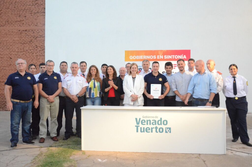 Obras para clubes y Bomberos: Chiarella y Scaglia firmaron convenios con instituciones de la ciudad