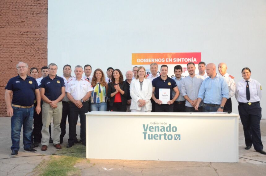 Obras para clubes y Bomberos: Chiarella y Scaglia firmaron convenios con instituciones de la ciudad