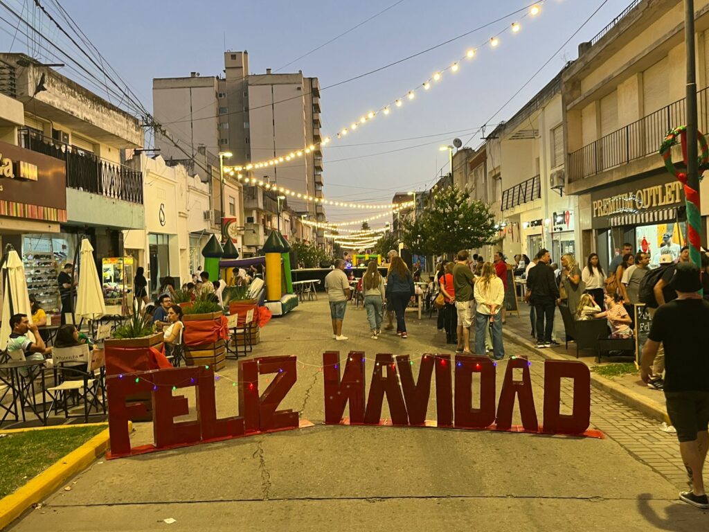 Colorido Paseo Navideño en la “cuadra larga” de Belgrano, una iniciativa de los comerciantes con apoyo del Gobierno municipal